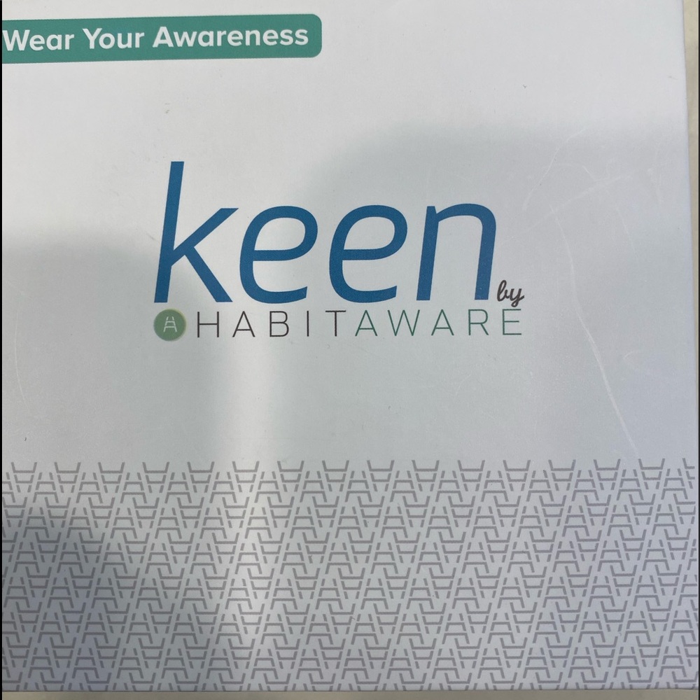 S/m white keen bracelet by habitwear